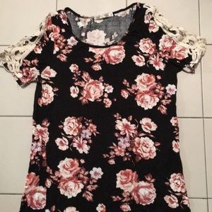 Lacey short sleeve top